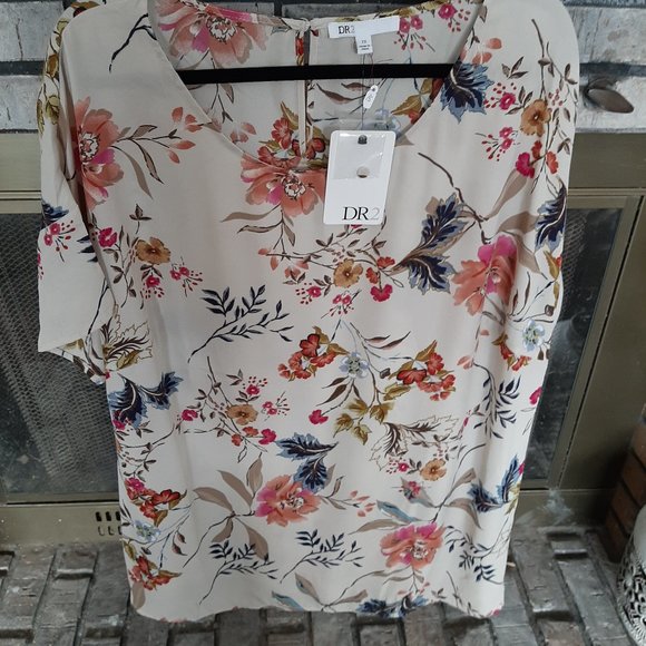 NWT Lovely Floral Blouse - Picture 1 of 4